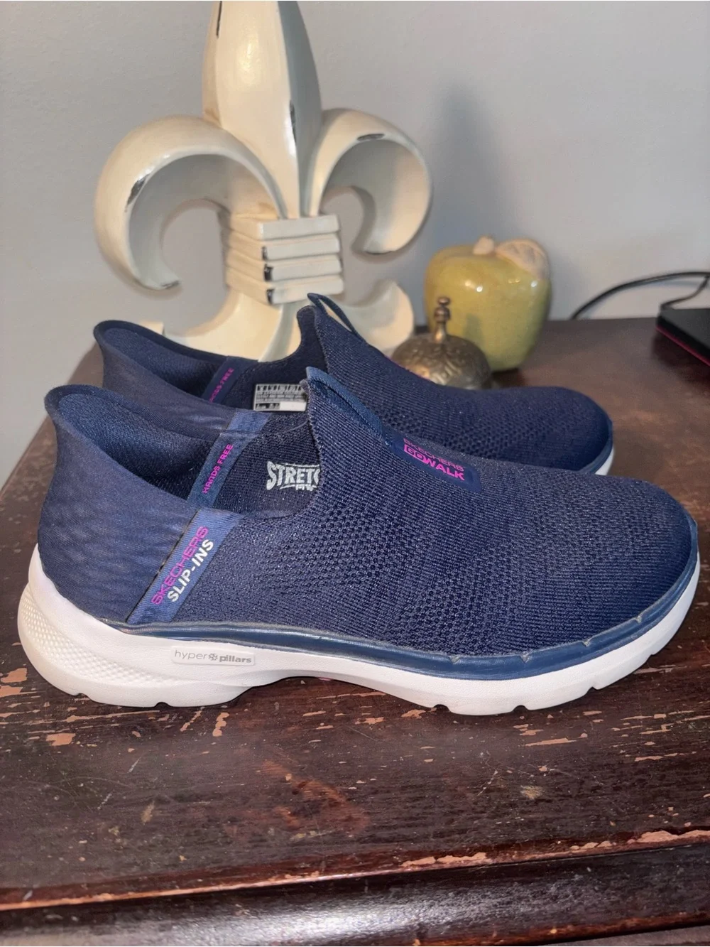 Skechers Women's Hands Free Slip Ins GoWalk Slip On Hyper Pillars Shoe Size 6